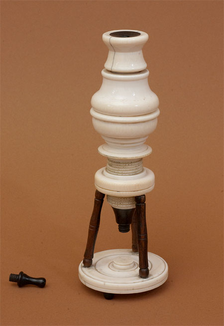 Results of Golub Collection search: Microscope No. 253